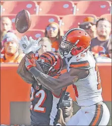  ?? [PHIL MASTURZO/AKRON BEACON JOURNAL] ?? The Bengals’ William Jackson breaks up a pass in the end zone intended for the Browns’ Kenny Britt in the fourth quarter.