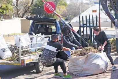 ?? Picture: Nigel Sibanda ?? HANDS-0N. Lonehill residents take away rubble after cleaning Buchner Crescent Park in Johannesbu­rg yesterday. The residents formed an action group to clean up the neglected park.
