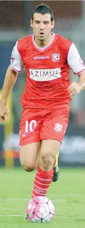  ??  ?? Andrea Lazzari, 31 anni, centrocamp­ista del Cagliari