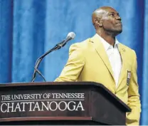  ?? Mark Humphrey / Associated Press ?? Former wide receiver Terrell Owens steps away from the microphone as he delivered a speech in Chattanoog­a, Tenn.