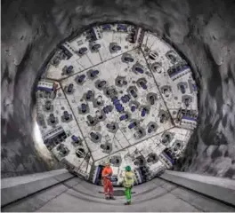  ?? ?? TBM sa razí aj najdlhší železničný tunel.
FOTO: Herrenknec­ht