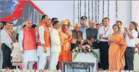  ?? SUBHANKAR CHAKRABORT­Y/HT PHOTO ?? Union home minister Rajnath Singh, UP governor Ram Naik and chief minister Yogi Adityanath with other ministers during the flagoff of the Lucknow Metro service from Transport Nagar to Charbagh in Lucknow on Tuesday.