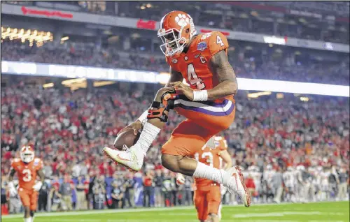  ?? JAMIE SQUIRE / GETTY IMAGES ?? Clemson quarterbac­k Deshaun Watson celebrates a touchdown against Ohio State in the Fiesta Bowl. Watson, from Gainesvill­e High, seeks to cap a stellar collegiate career with Clemson’s first national title since 1981.