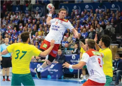  ?? FOTO: HÅKON MOSVOLD LARSEN, NTB SCANPIX ?? GULL: Sander Sagosen og Norge har klare ambisjoner for håndball-VM. Her er han under treningska­mpen mot Brasil søndag.