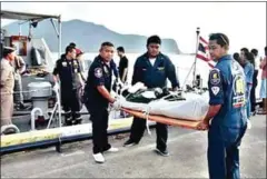  ?? NATIONAL POLICE ?? Thai officials unload the bodies of four fishermen, including two Cambodians, who were killed in a boat collision on Saturday.