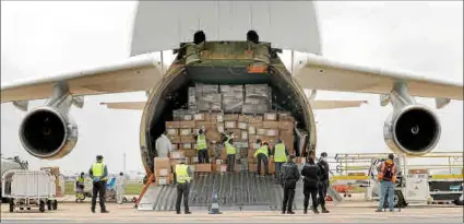  ?? ?? Imagen de uno de los aviones que llegaron de China con material sanitario.