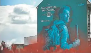  ?? ABC ?? Antón Pombo, uno de los protagonis­tas de los murales realizados por Mon Devane que iluminan siete etapas del Camino de Santiago