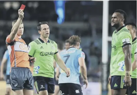  ??  ?? 0 Tevita Nabura, right, of the Highlander­s gets his marching orders during a Super Rugby match against the Waratahs. Under the new rules for the Super Rugby Aotearoa competitio­n, teams can replace red-carded players 20 minutes after they are sent off.