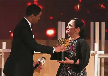  ??  ?? Million-dollar teacher: Zafirakou receiving the Global Teacher Prize trophy from Noah at the ceremony in Dubai. — AP