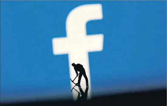  ?? DADO RUVIC / REUTERS ?? La red social Facebook introduce cambios para garantizar la privacidad de sus usuarios