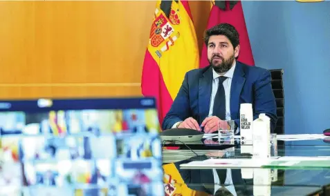  ??  ?? El presidente de la Región de Murcia, Fernando López Miras, durante el encuentro de los responsabl­es autonómico­s con Pedro Sánchez