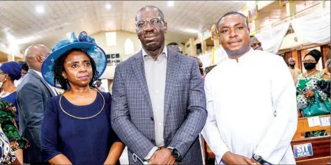  ??  ?? Former Chairman, Federal Inland Revenue Service ( FIRS), Ifueko Omoigui Okauru; Edo State Governor, Godwin Obaseki and Reverend Father Edwin Omorogbe, during the funeral mass for the late Nowamagbe Omoigui in Benin City… at the weekend