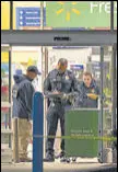  ?? AP ?? Law enforcemen­t work at the scene of a mass shooting at a Walmart, in Chesapeake.