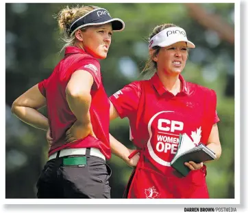  ?? DARREN BROWN/POSTMEDIA ?? Brooke (left) chats with her sister and caddy, Brittany Henderson, at the Canadian Open.