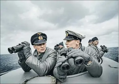  ?? AMC ?? Una escena de la serie Das Boot, con parte de la tripulació­n del submarino U-612 en alta mar