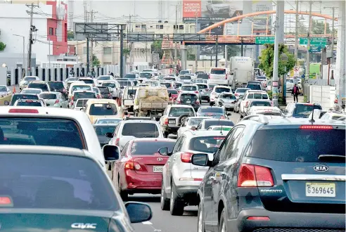  ?? EDWARD ROUSTAND ?? En el Distrito Nacional se realizan 842 mil 621 viajes, según un estudio.