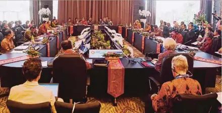  ?? [FOTO BERNAMA] ?? Antara pemimpin yang menghadiri Perhimpuna­n Pemimpin ASEAN (ALG) di Bali, semalam.