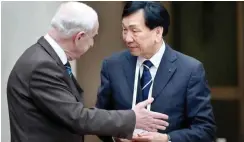  ?? Foto: dpa/Sebastien Nogier ?? Korrupt im IOC? Patrick Hickey (l.) und Wu Ching-Kuo