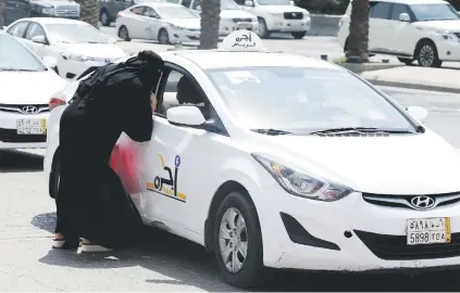  ?? Picture: Reuters ?? NEW ERA DAWNS. A Saudi woman speaks to a taxi driver in Riyadh, Saudi Arabia, yesterday.