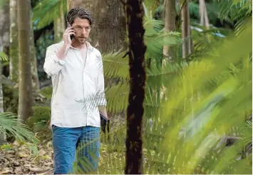  ?? Foto: Kate Ryan, Arte ?? Journalist Ned Banks (Dan Spielman) recherchie­rt mit seinem Bruder, dem Hacker Ned, die Verwicklun­gen der australisc­hen Re gierung in die Ereignisse in West Papua. Die australisc­he Serie geht in die zweite Staffel.