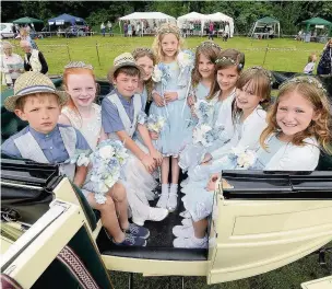  ?? Pictures: Matt Ratcliffe ?? ●● Pupils from Hollinhey School in their fete finery