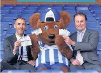  ??  ?? ●●The Vernon’s Ian Keeling and chief executive Mike Hanson with Vernon Bear