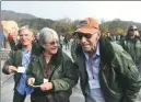 ?? REN CHAO / XINHUA ?? Flying Tigers veteran Harry Moyer (front right) visits the Great Wall in Beijing on Oct 29.