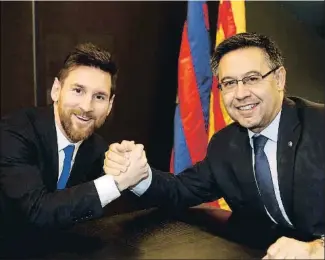  ?? FCB ?? Messi y Bartomeu, en la última renovación del argentino, hace dos años