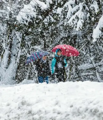  ?? Foto: Ralf Lienert ?? Mancherort­s kommt der Winter in Bayern derzeit mit Macht. In neun Tipps erklären wir, wie Arbeitnehm­er, Hausbesitz­er und Mieter trotz Frost und Schnee Ärger vermeiden.