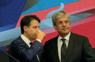  ??  ?? La Campionari­a Il premier Giuseppe Conte con il presidente dell’ente, Alessandro Ambrosi