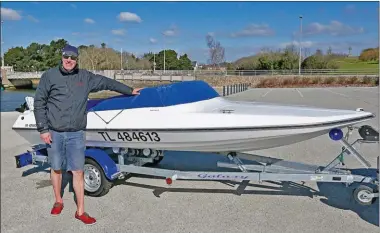  ??  ?? Pierre Forgia a surtout été séduit par le design de ce bateau, qui navigue actuelleme­nt en Bretagne sud.