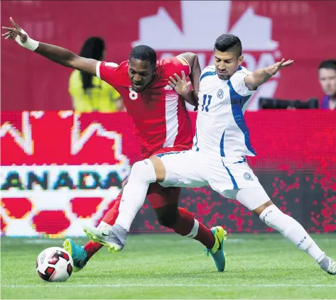  ?? THE CANADIAN PRESS ?? Canada’s Doneil Henry, left, battles for the ball with El Salvador’s Nelson Bonilla at a FIFA World Cup qualifier in September. Canada Soccer hopes the proposed Canadian Premier League, which may include a Saskatchew­an team, will bolster its national...