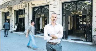  ?? LLIBERT TEIXIDÓ ?? Xavier Arias, consejero delegado del grupo, frente al hostal Casa Gracia