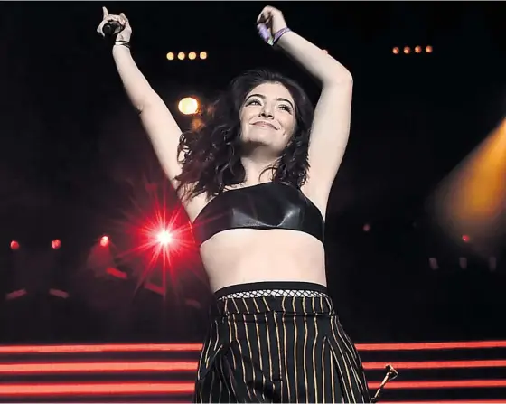  ??  ?? Lorde announced her show just six hours before performing at trendy Pappy & Harriet’s bar in Pioneertow­n, California.