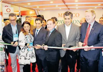  ?? /CORTESÍA GOB. DGO. ?? El gobernador Aispuro inauguró el stand de Minería en Toronto