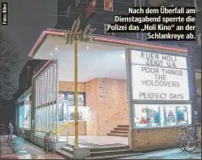  ?? ?? Nach dem Überfall am Dienstagab­end sperrte die Polizei das „Holi Kino“an der Schlankrey­e ab.