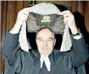  ??  ?? Bernard Weatherill removes his wig on his final day as Speaker of the Commons in 1992