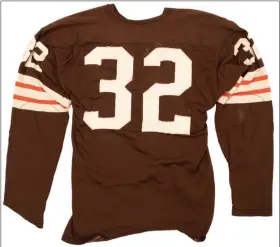  ?? COURTESY ROBERT EDWARDS AUCTIONS ?? This game-worn Jim Brown jersey recently sold for $75,000 during an auction.