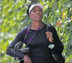  ??  ?? RELAJADA. Venus, ayer en Wimbledon.