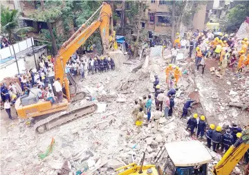  ?? — Reuteres photo ?? Firefighte­rs and rescue workers search for survivors at the site of a collapsed building in the suburbs of Mumbai, India.