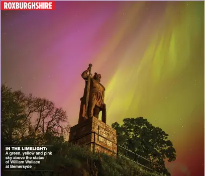  ?? ?? ROXBURGHSH­IRE
IN THE LIMELIGHT:
A green, yellow and pink sky above the statue of William Wallace at Bemersyde