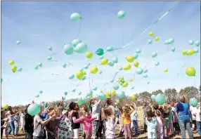  ?? LYNN KUTTER ENTERPRISE-LEADER ?? Students at Williams Elementary School release green balloons in memory of their classmate Brandon Pollard, who passed away in August from cerebral palsy. He would have been in third grade.