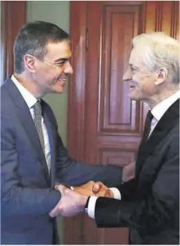  ?? Fernando Calvo / Efe ?? Pedro Sánchez, ayer con el primer ministro noruego, Jonas Gahr Støre.