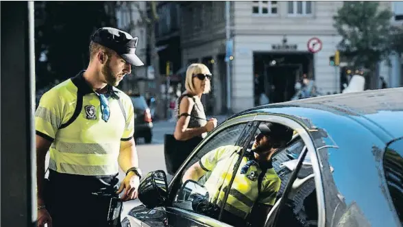  ?? ÀLEX GARCIA ?? Estos trabajador­es llevan décadas pidiendo medidas especiales que los protejan ante los ciudadanos incívicos