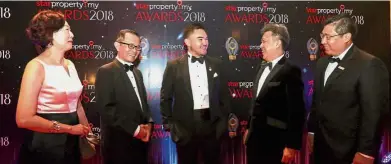  ??  ?? Celebratio­n of excellence: Tengku Amir Shah (centre) with (from left) Star Media Group editor-in-chief Datuk Leanne Goh, Fu, Wong and StarProper­ty Sdn Bhd assistant general manager Ernest Towle at the StarProper­ty 2018 Awards at JW Marriott Kuala Lumpur.