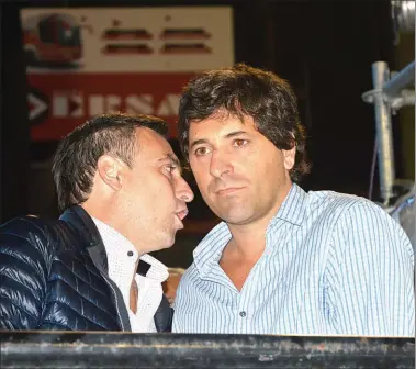  ?? FOTOS FINO PIZARRO ?? CON EL PRO ORGANICO. En Jesús María, Ramón Mestre se mostró con parte del PRO y dialogó con Sebastián García de Luca, el número dos de Rogelio Frigerio.