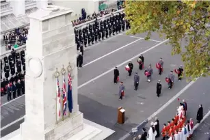  ?? (PA) ?? Senior members of the roya l fami l y wait to l ay wreaths yesterday