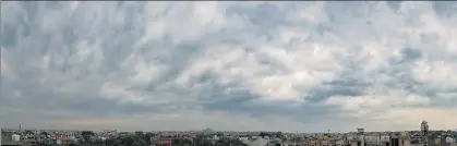  ?? SANCHIT KHANNA/HT PHOTO ?? Clouds over central Delhi’s Anand Parbat on Saturday.