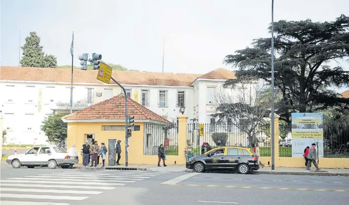  ?? JORGE SÁNCHEZ ?? En la mira. El centro médico, ubicado en Parque Chas, fue inaugurado en 1904. Hasta 1987 estaba especializ­ado en tuberculos­is.