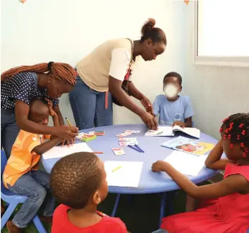  ?? |EDIÇÕES NOVEMBRO ?? Crianças do centro da Associação Angolana de Apoio a Pessoas Autistas durante as aulas